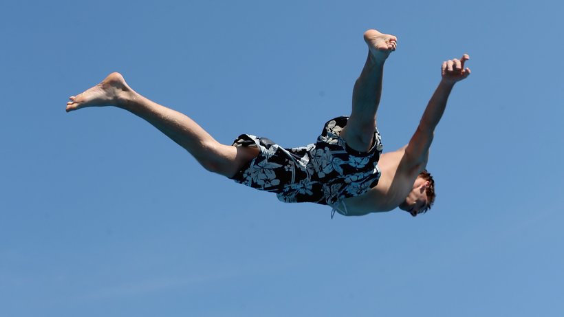 Der Mensch mag keine Abgründe. Vom Sprungbrett springt er trotzdem. Warum? © Sean Gallup/Getty Images 