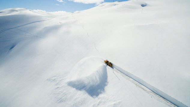  Bald hat muss der Mensch gar nicht mehr vor die Tür, um die Straße frei zu räumen: Viele Pflüge fahren heute schon autonom. © Tore Meek/AFP/Getty Images/Getty Images 