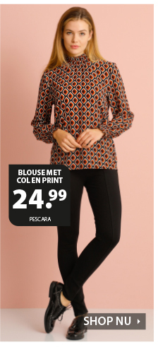 Een blouse die je eindeloos kunt mixen en matchen is onmisbaar in jouw garderobe! Deze blouse heeft een toffe allover print en is verfraaid met toffe smock-effecten bij de mouwuiteinden en col.