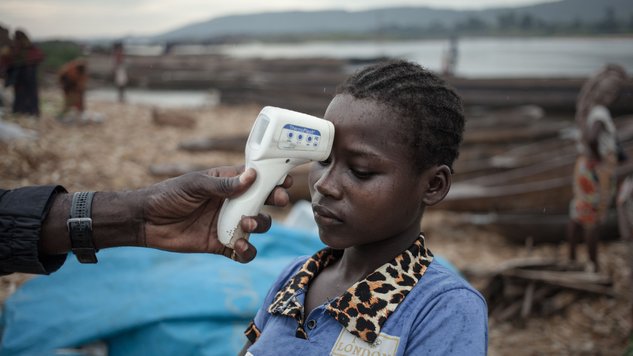 Die Temperaturmessung gibt einen ersten Hinweis, ob jemand mit Ebola infiziert ist. © Florent Vergnes/AFP/Getty Images