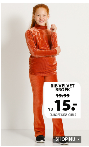 Een echte eye-catcher en de perfecte combinatie tussen stoer en casual, deze rib velvet flaired broek! Een mix van twee trends die we dit seizoen veel zien. De velvet stof en het flaired model.