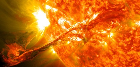 Explosionen auf der Sonne, koronale Massenauswürfe genannt, können Stürme im Weltraum auslösen, die noch auf der Erde Einfluss haben. © Nasa Goddard