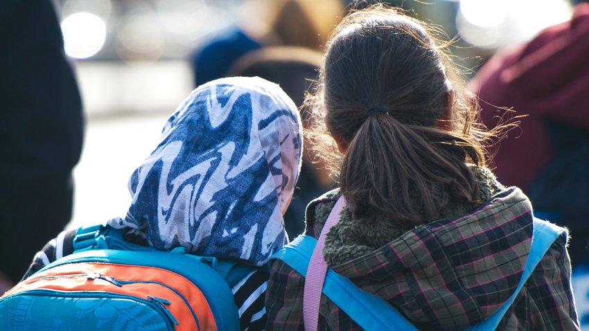  Selbst Teile der Opposition sind für ein Kopftuchverbot für junge Mädchen. © Daniel Bockwoldt/dpa 