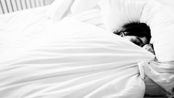 Wie gut wir schlafen, hängt mitunter stark von unseren Arbeitszeiten ab. © Paul Bradbury/Getty Images