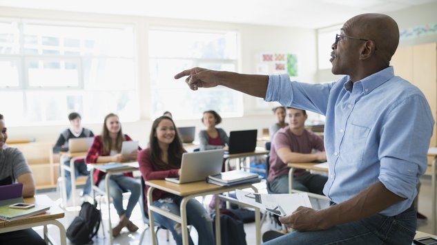 Lehrer sollen ermutigten, Aufgaben zu meisten, die sich Schüler selbst nie zugetraut hätten. © Hero Images/Getty Images