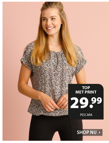 Fijne dames top met allover print. Deze top heeft korte mouwen en een elastische boord aan de onderzijde. Met een ronde hals met koordje.