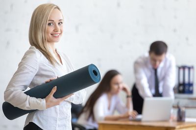 Mit diesen Übungen bleiben Ihre Mitarbeiter fit