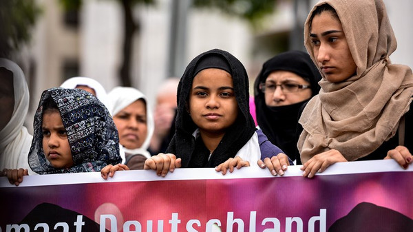  Die AfD ist in den Bundestag eingezogen. Doch Rassismus ist in Deutschland schon lange ein Problem. © Sascha Schuermann/Getty Images 