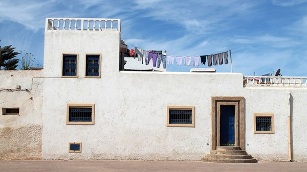 Ein Haus in der Medina der marokkanischen Hauptstadt Rabat © Alex Vasey/unsplash.com