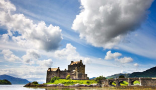 Schottland - Landschaft mit Burg