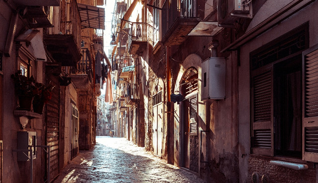 Neapel - Häuserschlucht