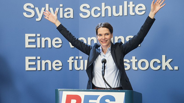 Die populistische Politikerin Sylvia Schulte im Polizeiruf "In Flammen" © Filmpool Fiction/NDR