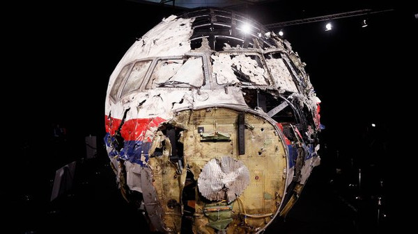  Das völlig zerstörte Flugzeugcockpit des Linienflugs MH17, in dem auch der Aidsforscher Joep Lange saß © Dean Mouhtaropoulos/Getty Images