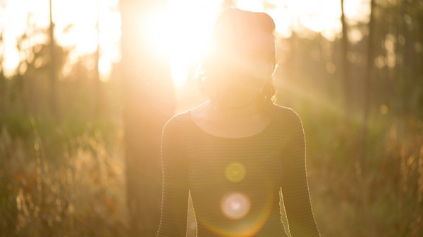 "Ihr müsst besser sein als die anderen, weil ihr nirgendwo hingehört", sagte der Vater. © Natalie Collins/unsplash.com "Ihr müsst besser sein als die anderen, weil ihr nirgendwo hingehört", sagte der Vater. © Natalie Collins/unsplash.com