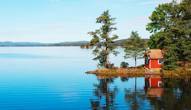 Schweden - Hütte mit Blick auf einen See