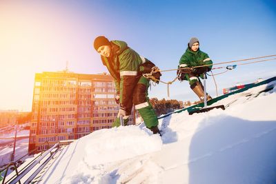 Vorsicht vor Dachlasten im Winter: Bußgelder drohen