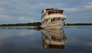 Amazonas Schiff