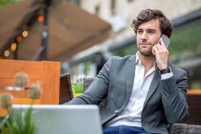 Wie Smartphones und Tablets die Gesundheit belasten und was Sie in Ihrem Betrieb dagegen tun können