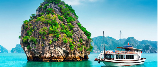 Vietnam - Insel mit Boot