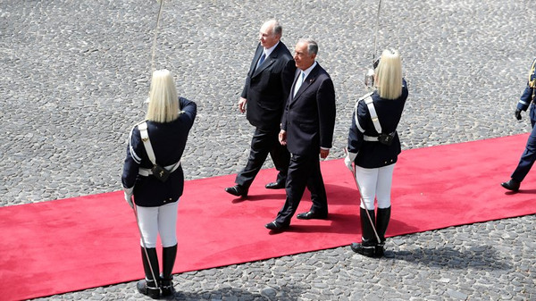 Aga Khan (l.), der Imam der Ismailiten, in Lissabon mit dem portugiesischen Präsidenten Marcelo Rebelo im Juli 2018 © Rafael Marchante/Reuters