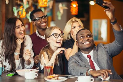 So nutzen Sie die Selfie-Liebe Ihrer Kunden für Ihre Werbung