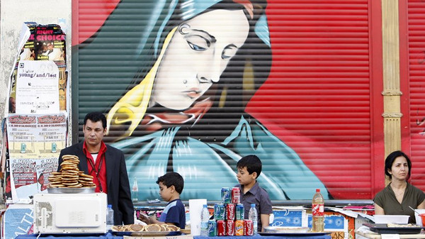 Eine türkische Familie verkauft Streetfood in Berlin-Kreuzberg. Es sind nicht nur das Essen und die Sprache, die unsere Persönlichkeit bestimmen. © Pawel Kopczynski/Reuters