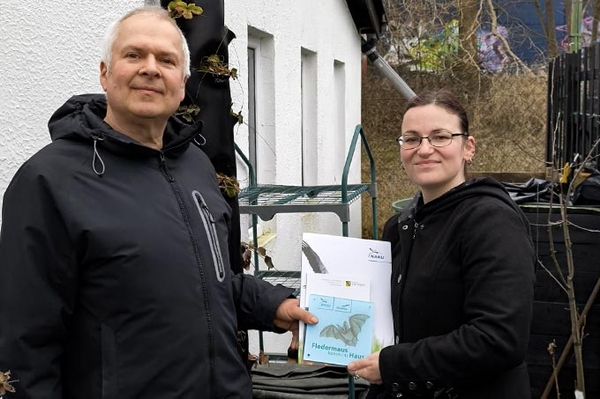 Fledermaus-Plakette für Dresdner Gartenbesitzer