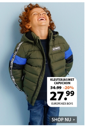 Stoere gewatteerde winterjas voor jongens. Deze jas heeft een mooie blauwe kleur en is verfraaid met sportieve witte strepen en tekst tape over de mouwen. Met een ritssluiting, ritszakken en een afneembare capuchon.