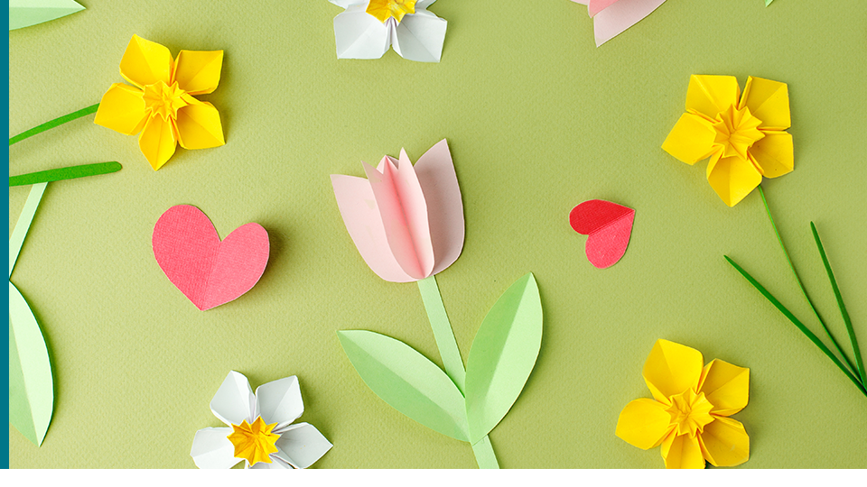Papierblumen, Tulpen, Narzissen und Margariten