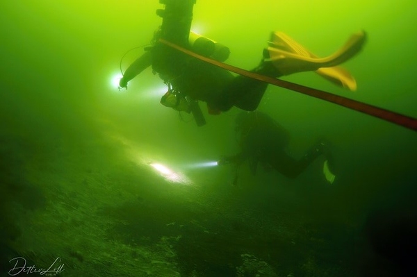 NABU-Taucher*innen im Flughafensee Bojenkette nur geringfügig beschädigt