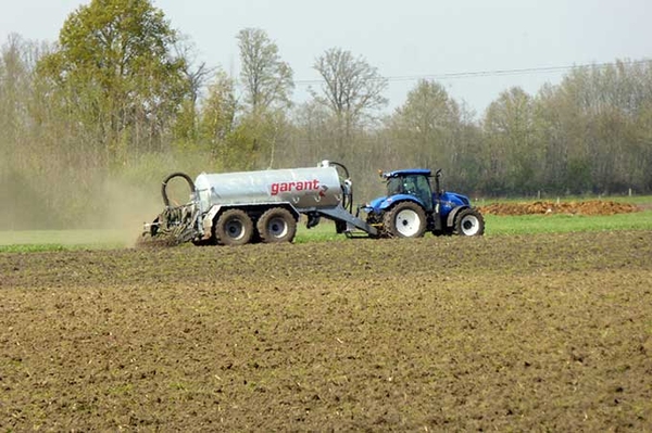 Wie die Klimakrise Unwetter verstärkt Ausbringung und Einarbeitung der Gülle