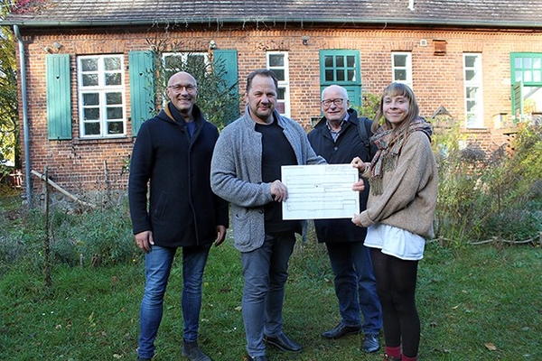 Naturschutzstation erhält Spende Verein Zippendorfer Scheune übergibt Vereinsvermögen