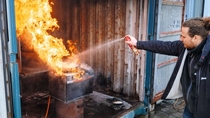 Kleine Feuerlöscher für den Bordgebrauch Kleine Feuerlöscher für den Bordgebrauch