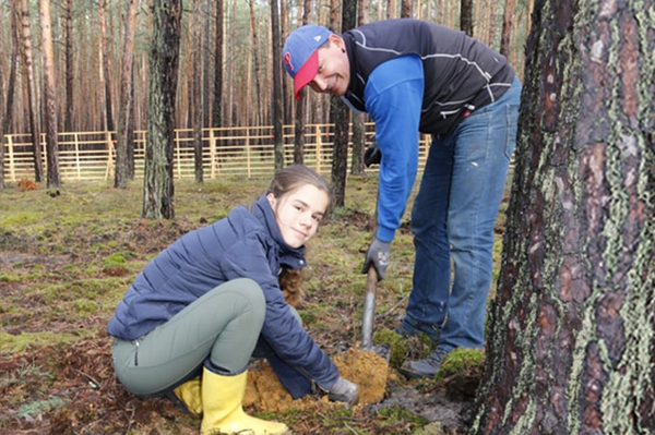 Naturwälder für das Auerhuhn pflanzen
Erste Baumpflanzaktion im Stiftungswald bei Finsterwalde