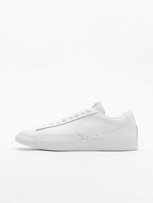 Nike Sneaker Blazer Low LE in weiß 
