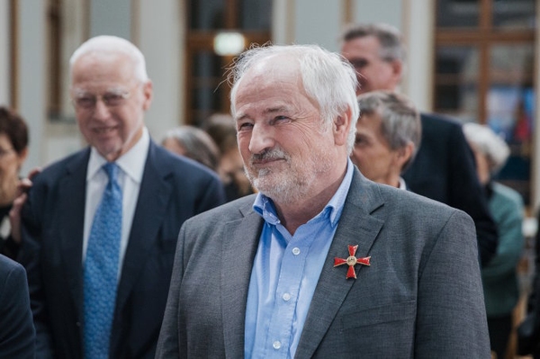 Olaf Tschimpke erhält Bundesverdienstkreuz Ehrung für langjährigen NABU-Präsidenten