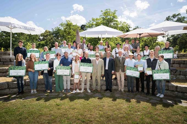 17 Bio-Betriebe erhalten Förderpreis NABU unterstützt Umstellung auf Ökolandbau