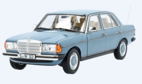 Mercedes 200 (W123) in Hellblau von 1980