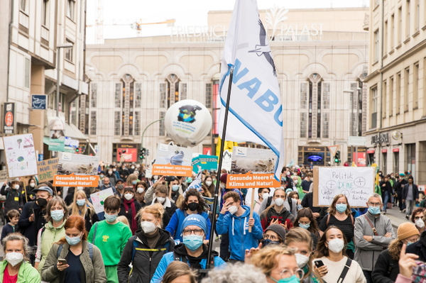 Mit dem NABU zum Klimastreik am 25. MärzJetzt eintragen und für Frieden und Klima eintreten!