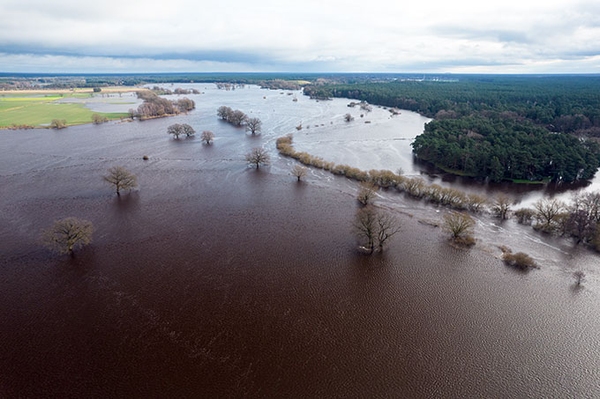 Wie die Klimakrise Unwetter verstärkt Hochwasser: Guter Natur- und Klimaschutz kann Folgen mildern