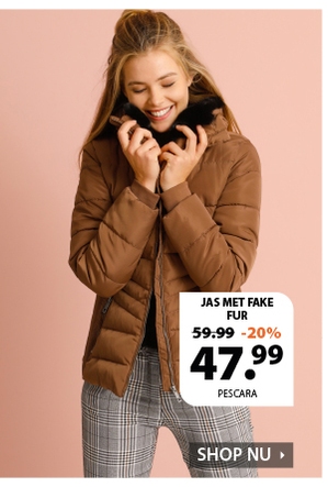 Heerlijke winterjas voor dames, gewatteerd en doorgestikt. Deze jas heeft een ritssluiting, ritszakken en een dubbele staande kraag met fake fur. Leuk detail is de capuchon die in de kraag zit, handig wanneer het regent.