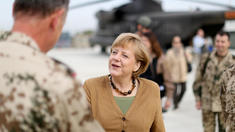 Merkel muntert Truppe in Masar-i-Scharif auf