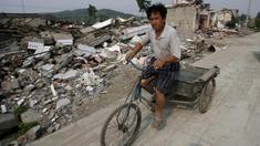 Einstürzende Häuser, chaotische Szenen Einstürzende Häuser, chaotische Szenen