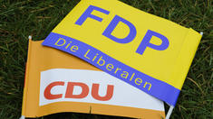 Union erholt sich, FDP unter fünf Prozent