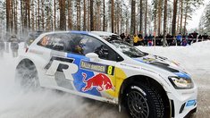 Ogier behauptet die Fühung vor Loeb
