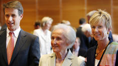 BMW-Aktionäre Quandt lösen Aldi-Besitzer ab BMW-Aktionäre Quandt lösen Aldi-Besitzer ab