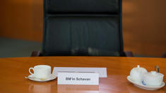 Schafft gleich das Bundesbildungsministerium ab!