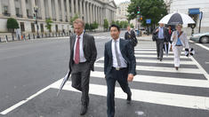 Obamas Leibwächter zwingen Rösler zu Fußmarsch