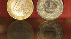 Krise des Euro setzt Schweizer Franken zu