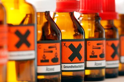 Basiswissen „Gefahrstoffe“: So erleichtern Sie sich die Gefährdungsbeurteilung